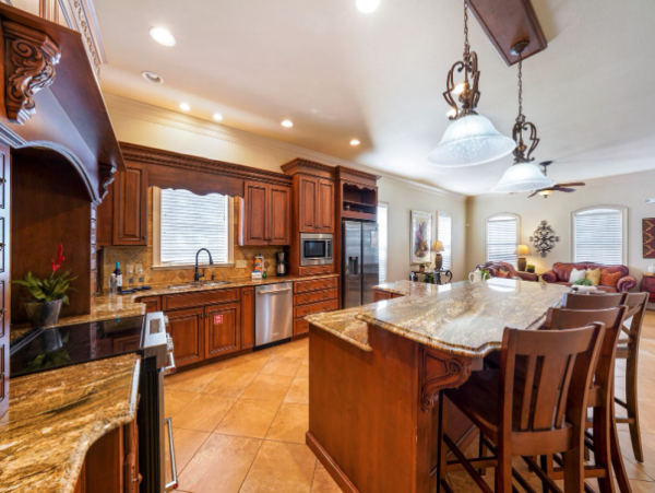 Luxurious Coastal Retreat in Miramar Beach - 7-Bedroom Home Near Beach